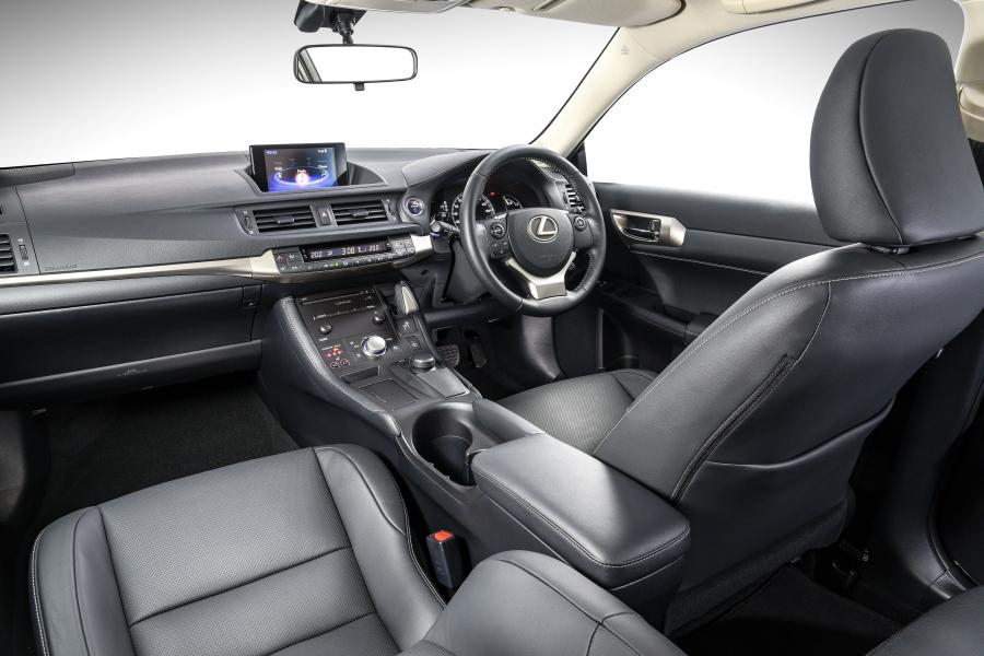 Торпедо Lexus CT200h 2018 года  (ZA) (фото 14 из 40)